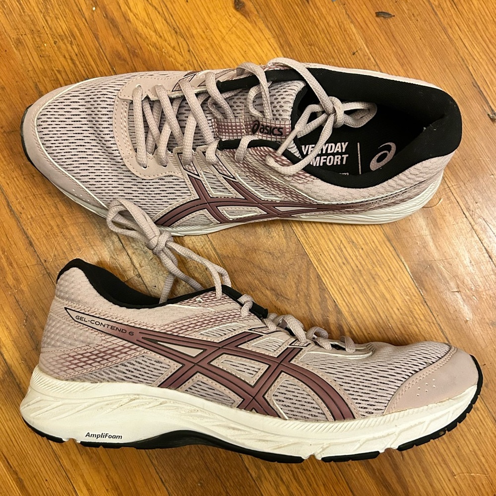 Excellent condition running sneakers